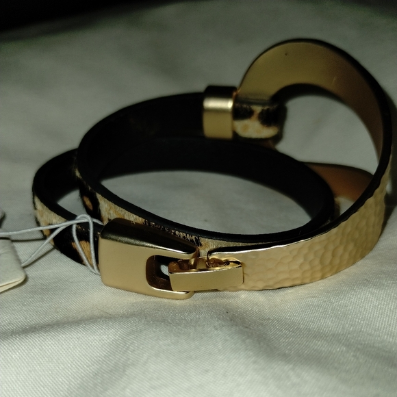Saachi Gold Loop Animal Print Bracelet - Picture 6 of 7